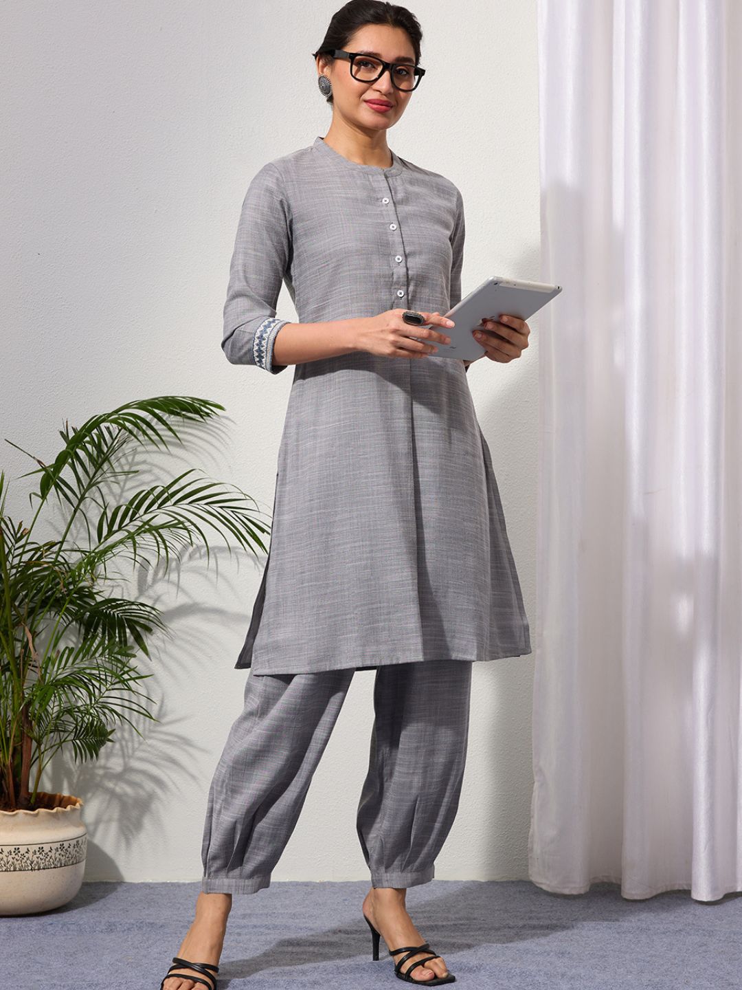 Grey Chambray Kurta Set with Pleated Pants for Women | Saffron Threads