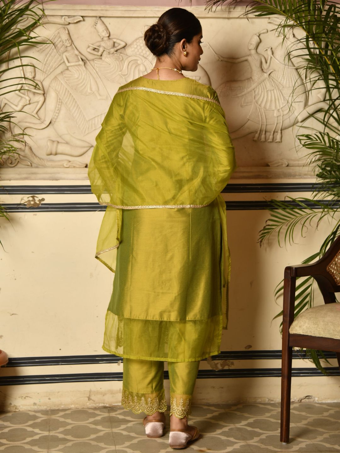 Green Art Silk Kurta Set with Scalloped Zari Embroidered Details