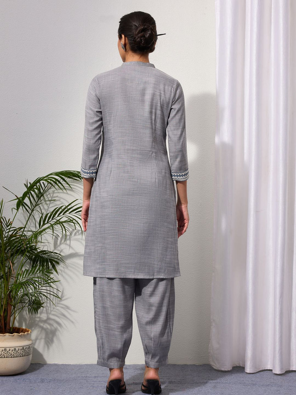 Grey Chambray Kurta Set with Pleated Pants for Women | Saffron Threads