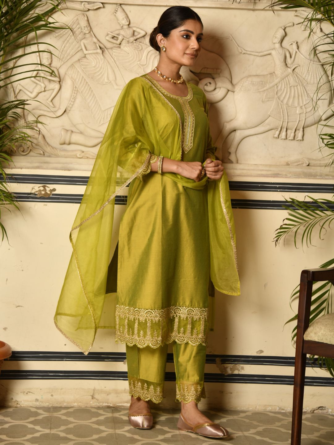 Green Art Silk Kurta Set with Scalloped Zari Embroidered Details