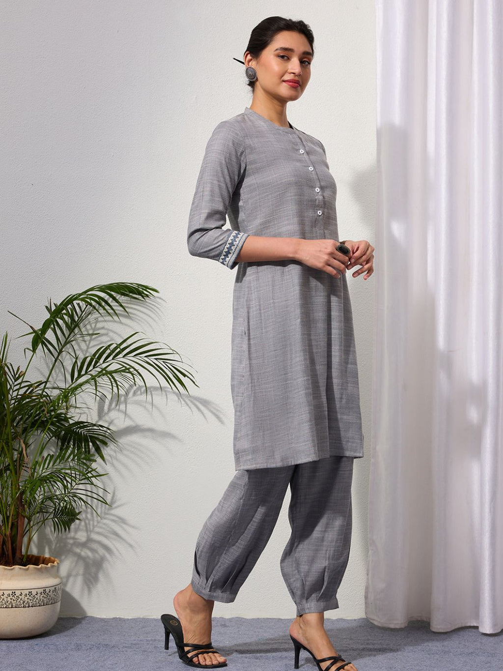 Grey Chambray Kurta Set with Pleated Pants for Women | Saffron Threads