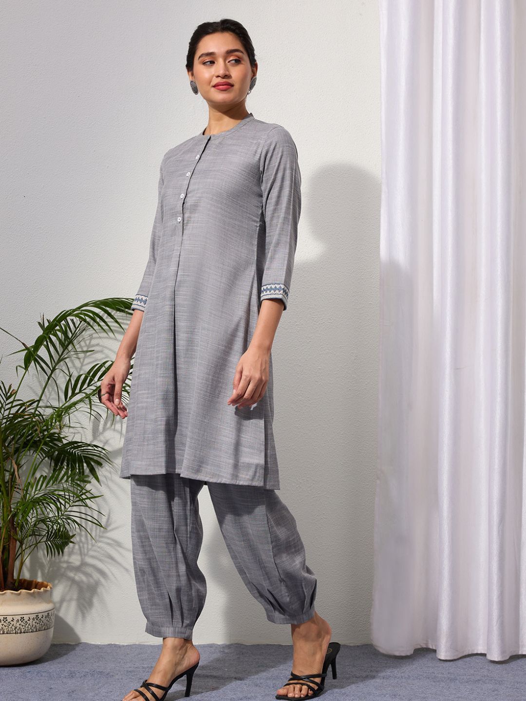 Grey Chambray Kurta Set with Pleated Pants for Women | Saffron Threads