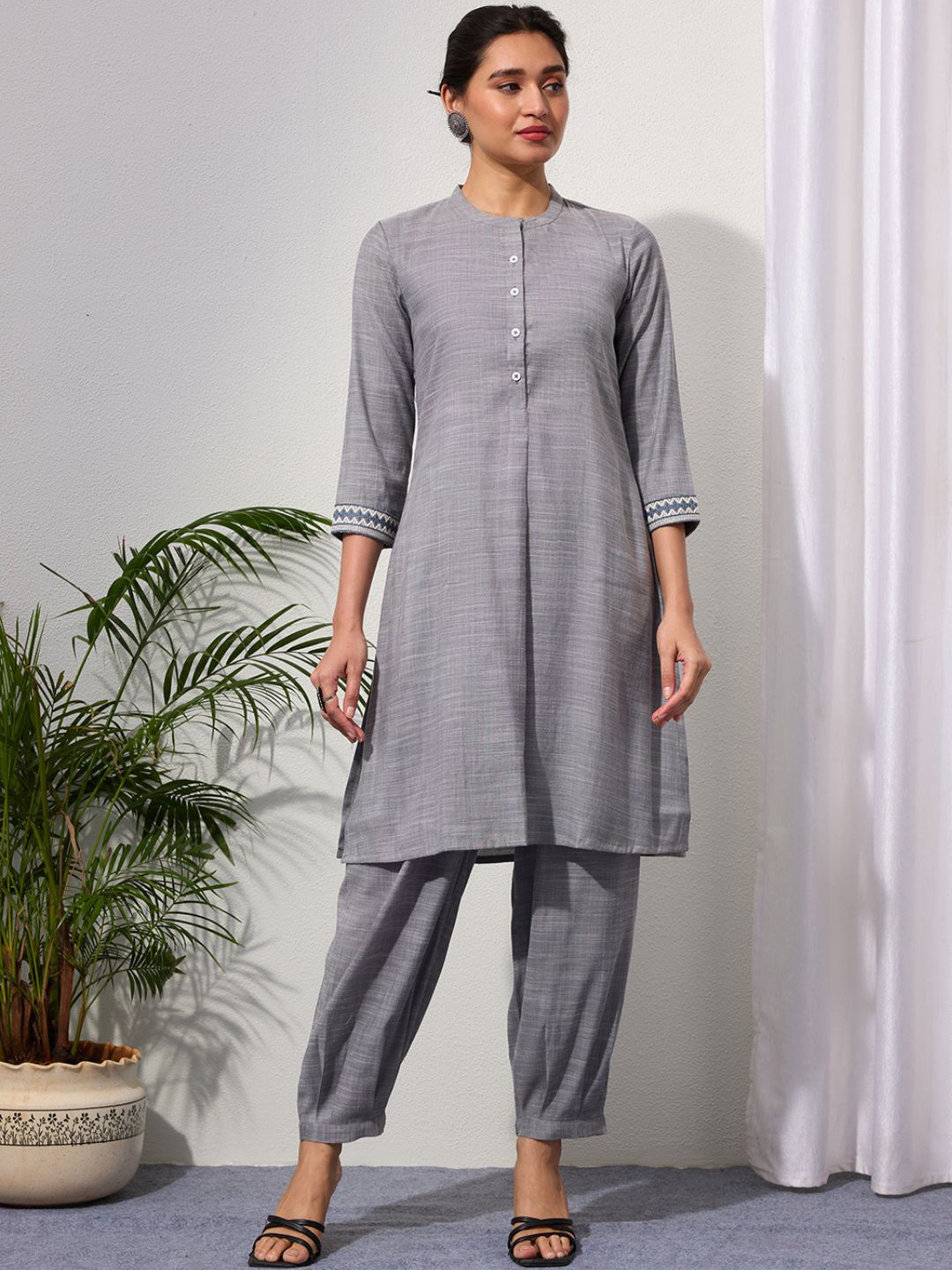 Grey Chambray Kurta Set with Pleated Pants for Women | Saffron Threads