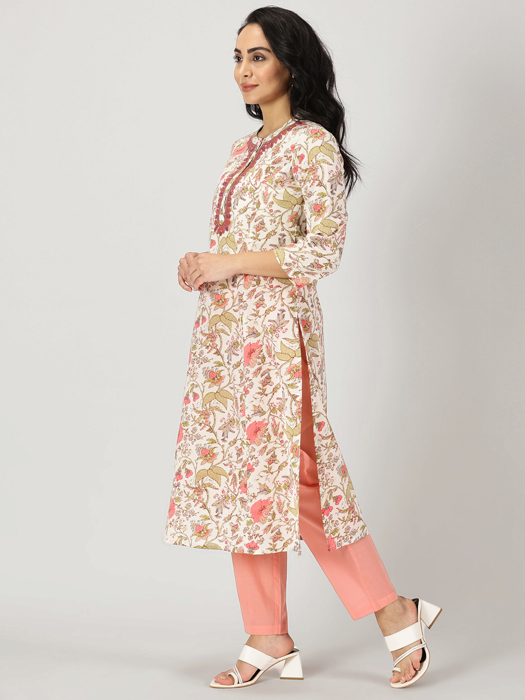 White-Peach Ethnic Floral Print Kurta with Neck Embroidery