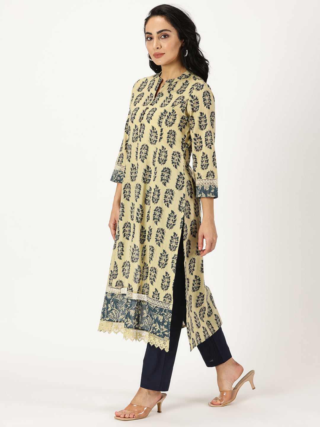 Cream Paisley Leaf Print Kurta with Contrast Border