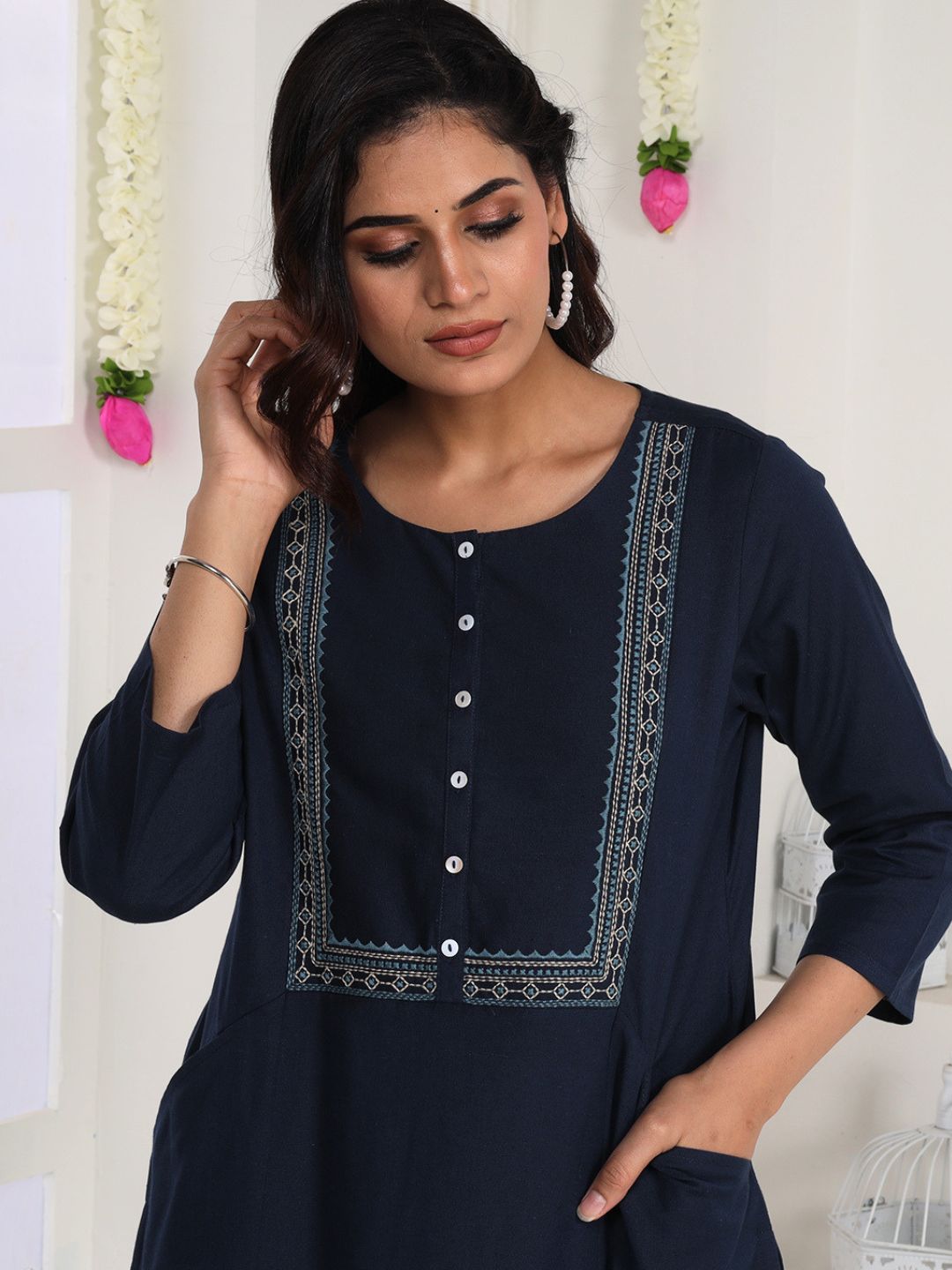 Navy Blue Embroidered Straight Fit Kurta