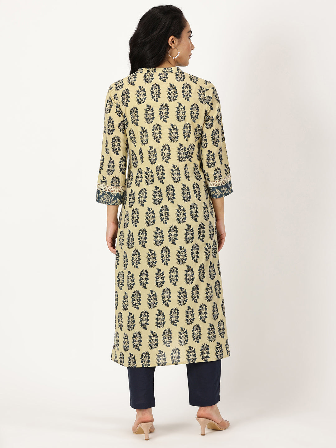 Cream Paisley Leaf Print Kurta with Contrast Border