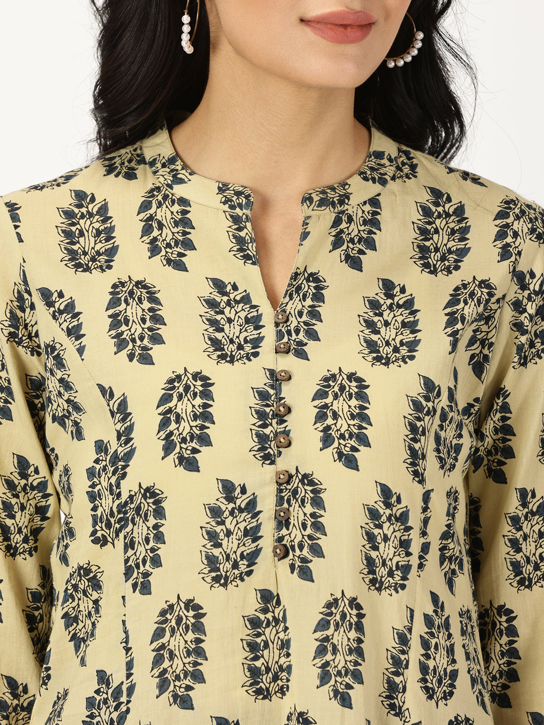 Cream Paisley Leaf Print Kurta with Contrast Border