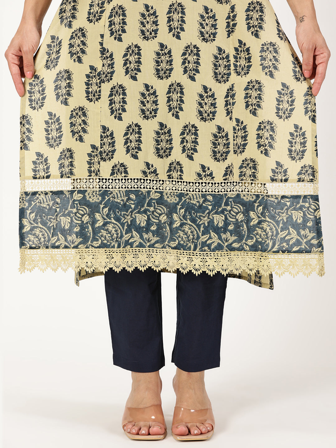 Cream Paisley Leaf Print Kurta with Contrast Border