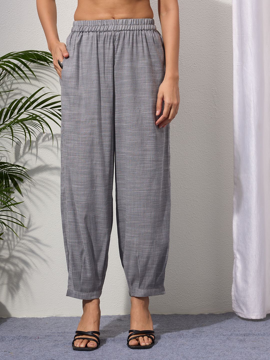 Grey Chambray Kurta Set with Pleated Pants for Women | Saffron Threads