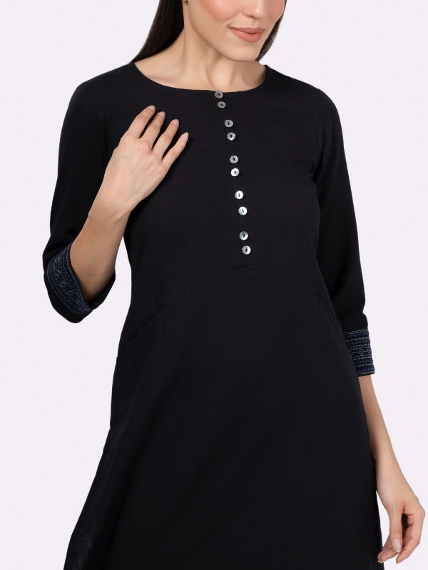 Black Solid Cotton Kurta with Pockets & Sleeve Embroidery