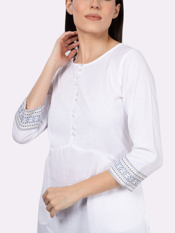 White Solid Cotton Kurta with Pockets & Sleeve Embroidery